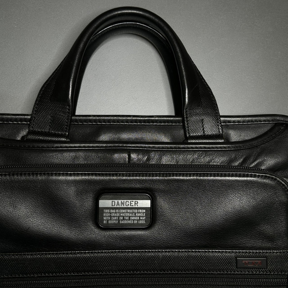 ◆ TUMIバッグ用◆ カスタムプレート DANGER マットブラック x 銀 ■ トゥミ 交換用 アメリカ空軍 4枚目の画像