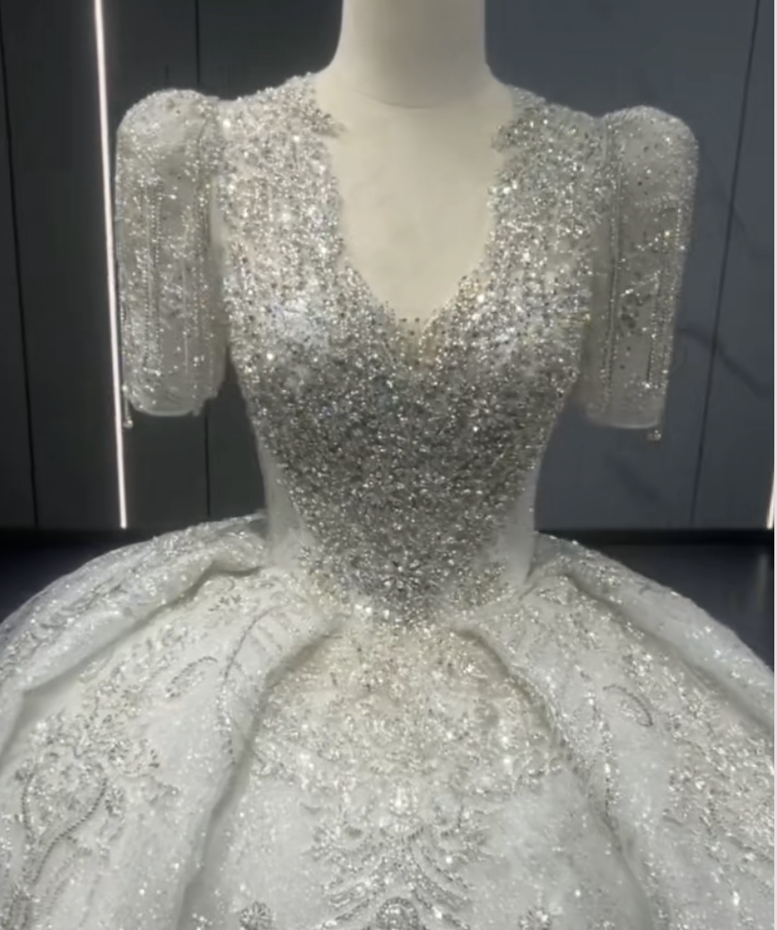 高級感溢れる　vネック　半袖長袖可能　オーダーメイド　ラメ入りグッリター　新作ウェディングドレス　編み上げ　背中空き挙式