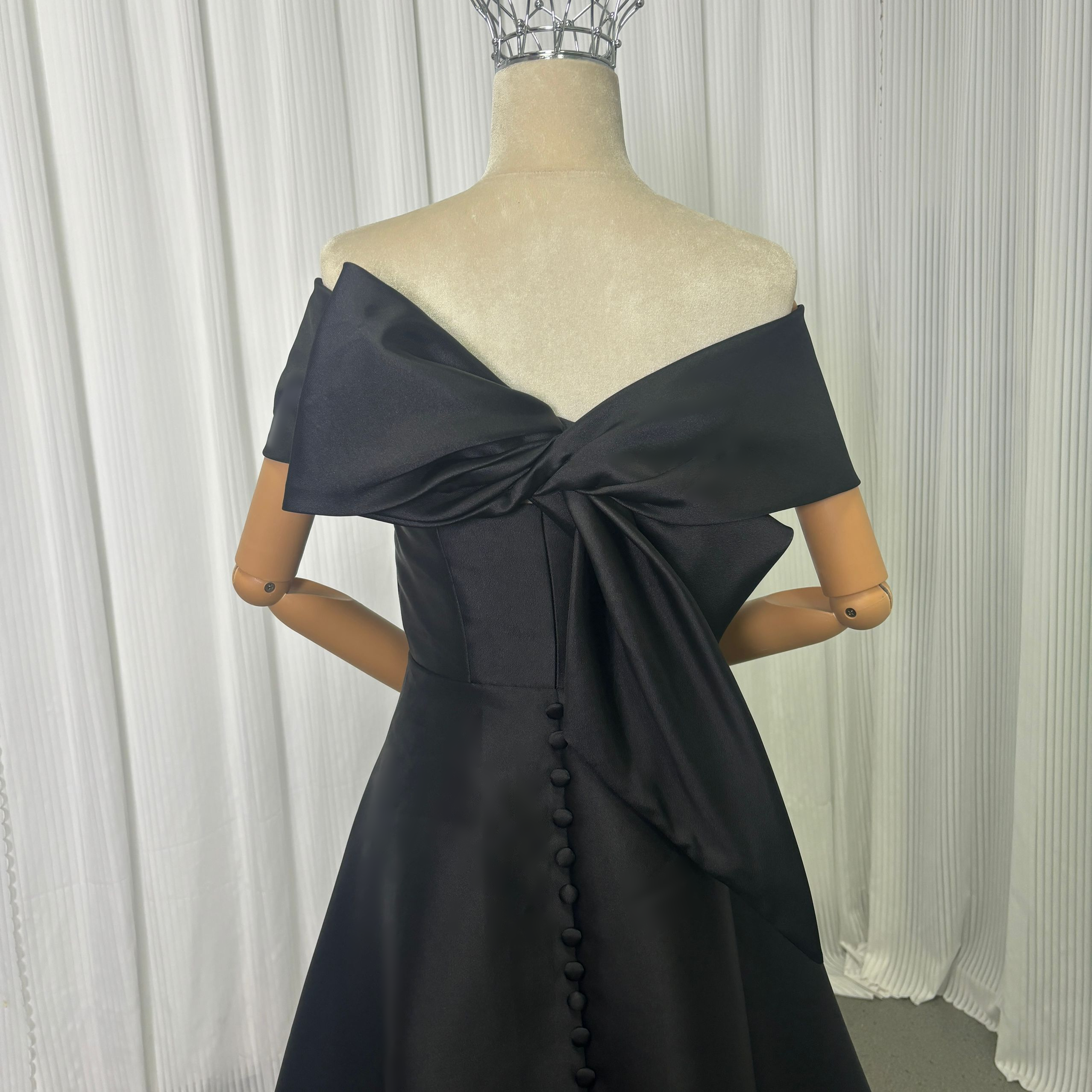 送料無料！パーティードレス オフショルダー ミカドサテン ブラック 光沢サテン リボン 前撮り 披露宴