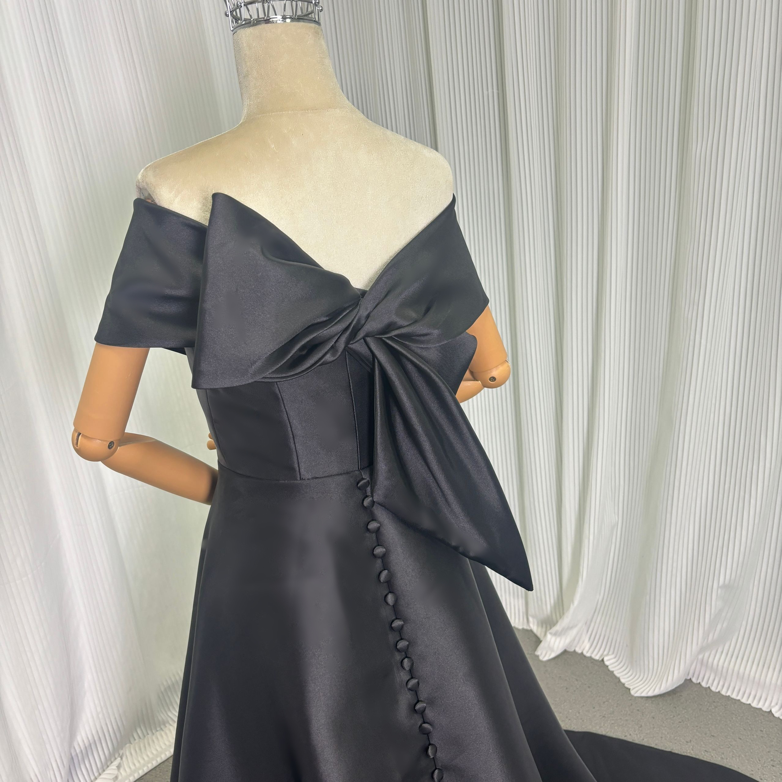 送料無料！パーティードレス オフショルダー ミカドサテン ブラック 光沢サテン リボン 前撮り 披露宴