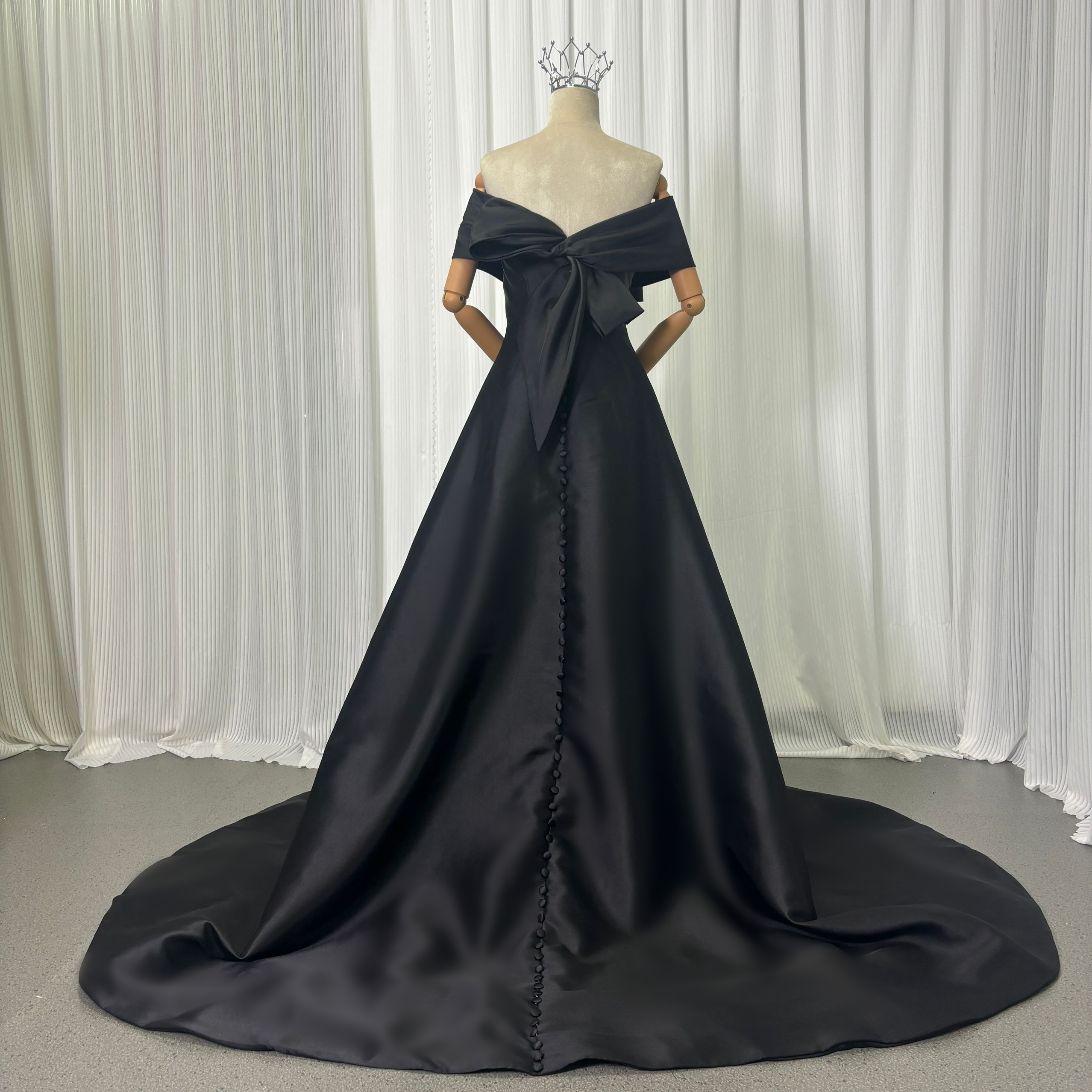 送料無料！パーティードレス オフショルダー ミカドサテン ブラック 光沢サテン リボン 前撮り 披露宴