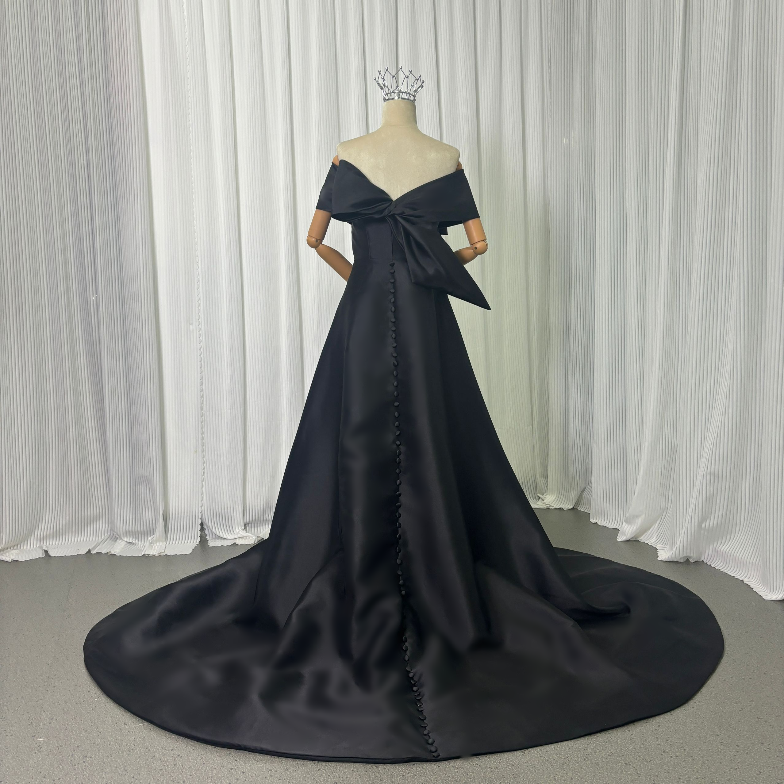 送料無料！パーティードレス オフショルダー ミカドサテン ブラック 光沢サテン リボン 前撮り 披露宴