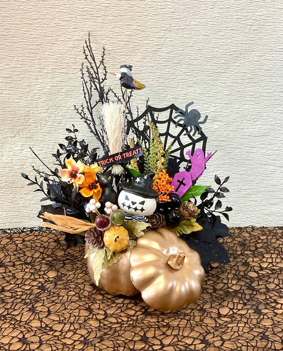 ＂カボチャの中のハロウィンナイトへようこそ！ゴーストカボチャのジャック＂蓋付きゴールドカボチャのハロウィン飾り 5枚目の画像