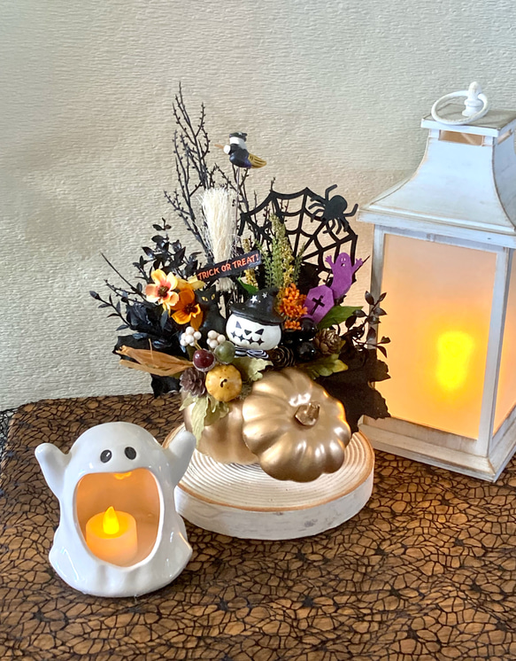 ＂カボチャの中のハロウィンナイトへようこそ！ゴーストカボチャのジャック＂蓋付きゴールドカボチャのハロウィン飾り 1枚目の画像