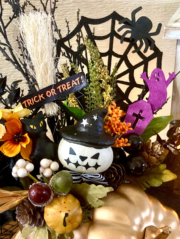 ＂カボチャの中のハロウィンナイトへようこそ！ゴーストカボチャのジャック＂蓋付きゴールドカボチャのハロウィン飾り 4枚目の画像