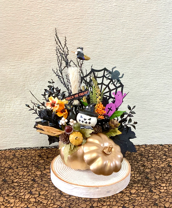 ＂カボチャの中のハロウィンナイトへようこそ！ゴーストカボチャのジャック＂蓋付きゴールドカボチャのハロウィン飾り 3枚目の画像