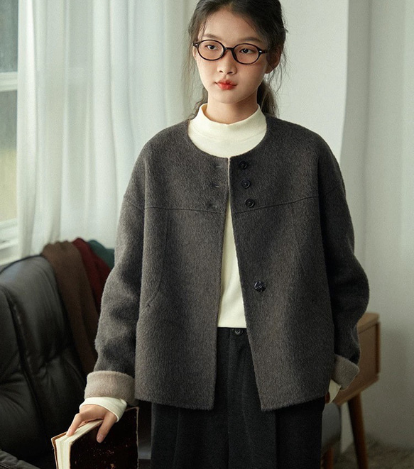 こっくり色　ノーカラーウールのショートコート【秋冬春】ダークグレー 1枚目の画像