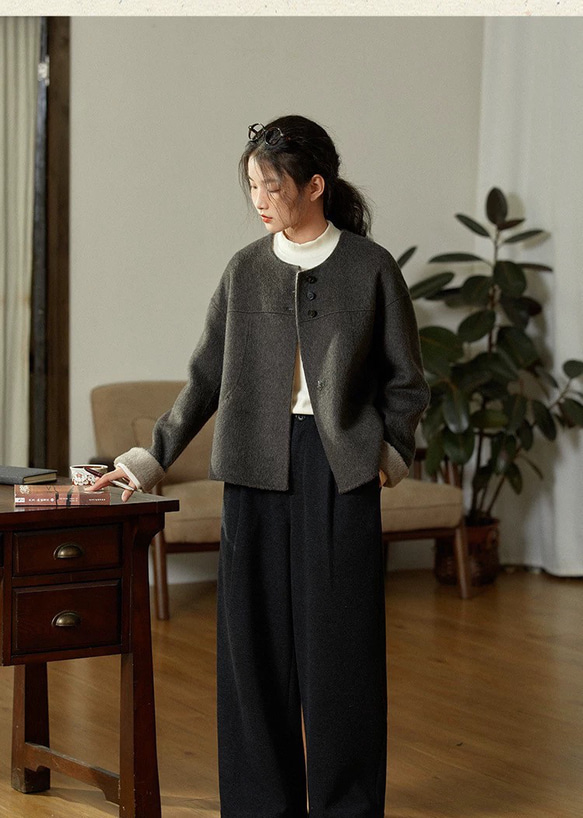 こっくり色　ノーカラーウールのショートコート【秋冬春】ダークグレー 3枚目の画像