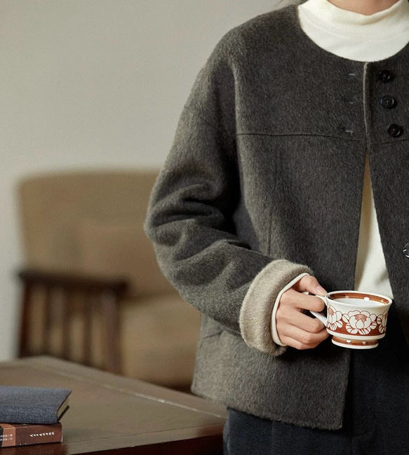 こっくり色　ノーカラーウールのショートコート【秋冬春】ダークグレー 4枚目の画像