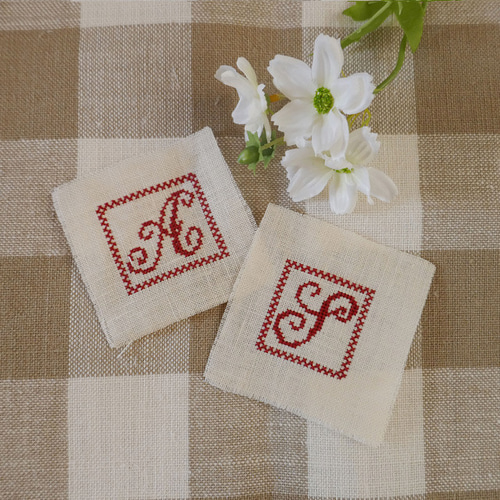 クロスステッチ イニシャルのパーツ ワッペン・アップリケ Collection