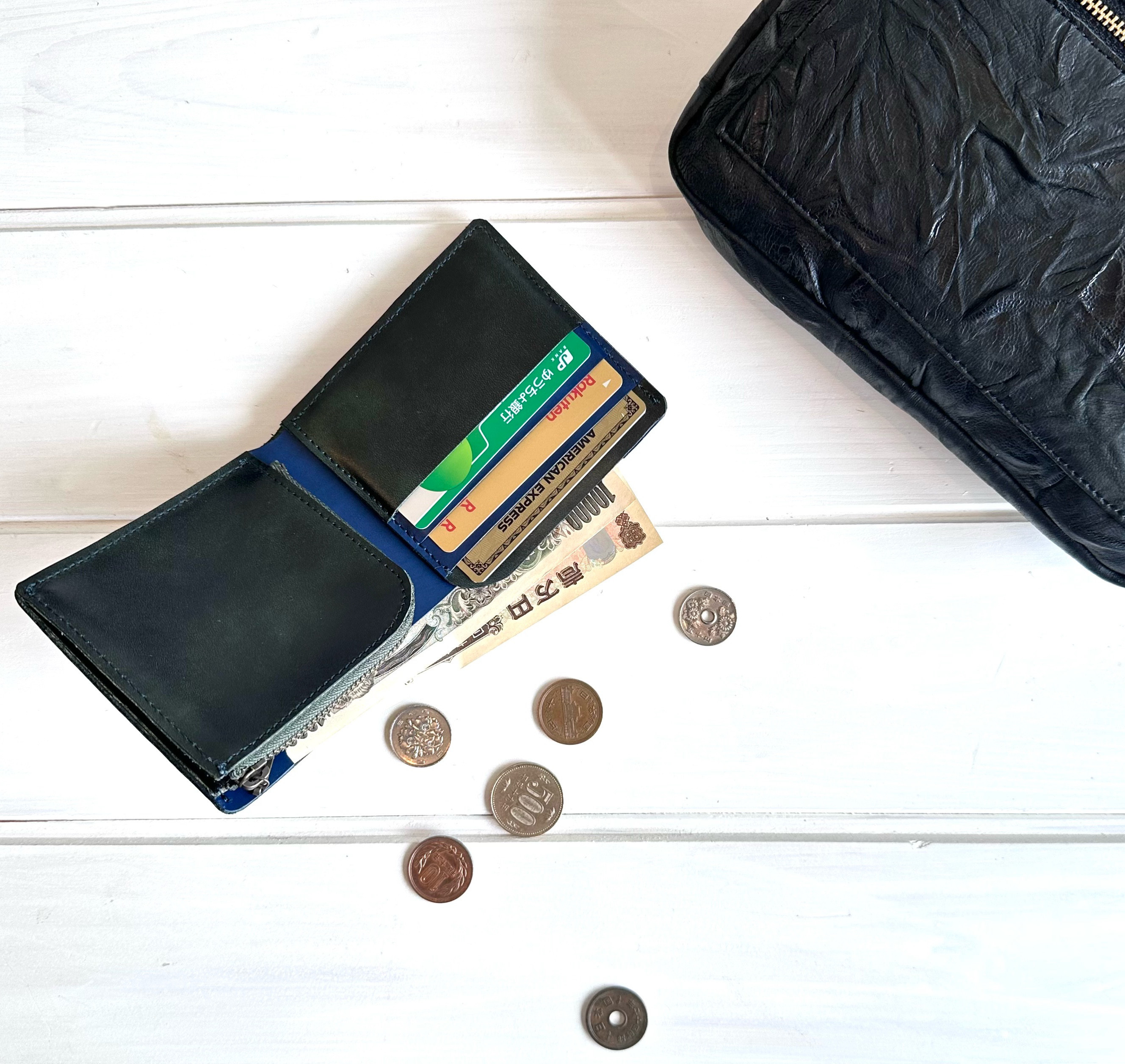 ミニマム財布ならこれ！メンズ二つ折り財布『Comorosコモロス』museum calfミュージアムカーフ　グリーン