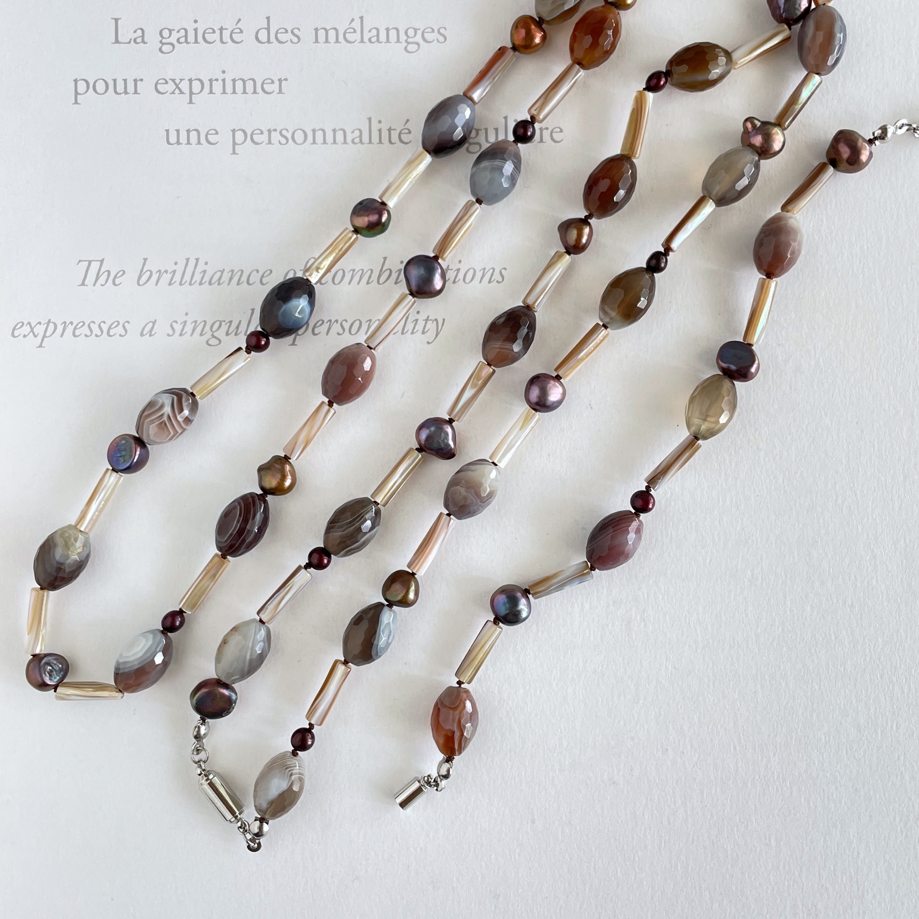 ボツワナアゲート・淡水パール・マザーオブパール 異素材をコラボしたロングネックレス　1点もの