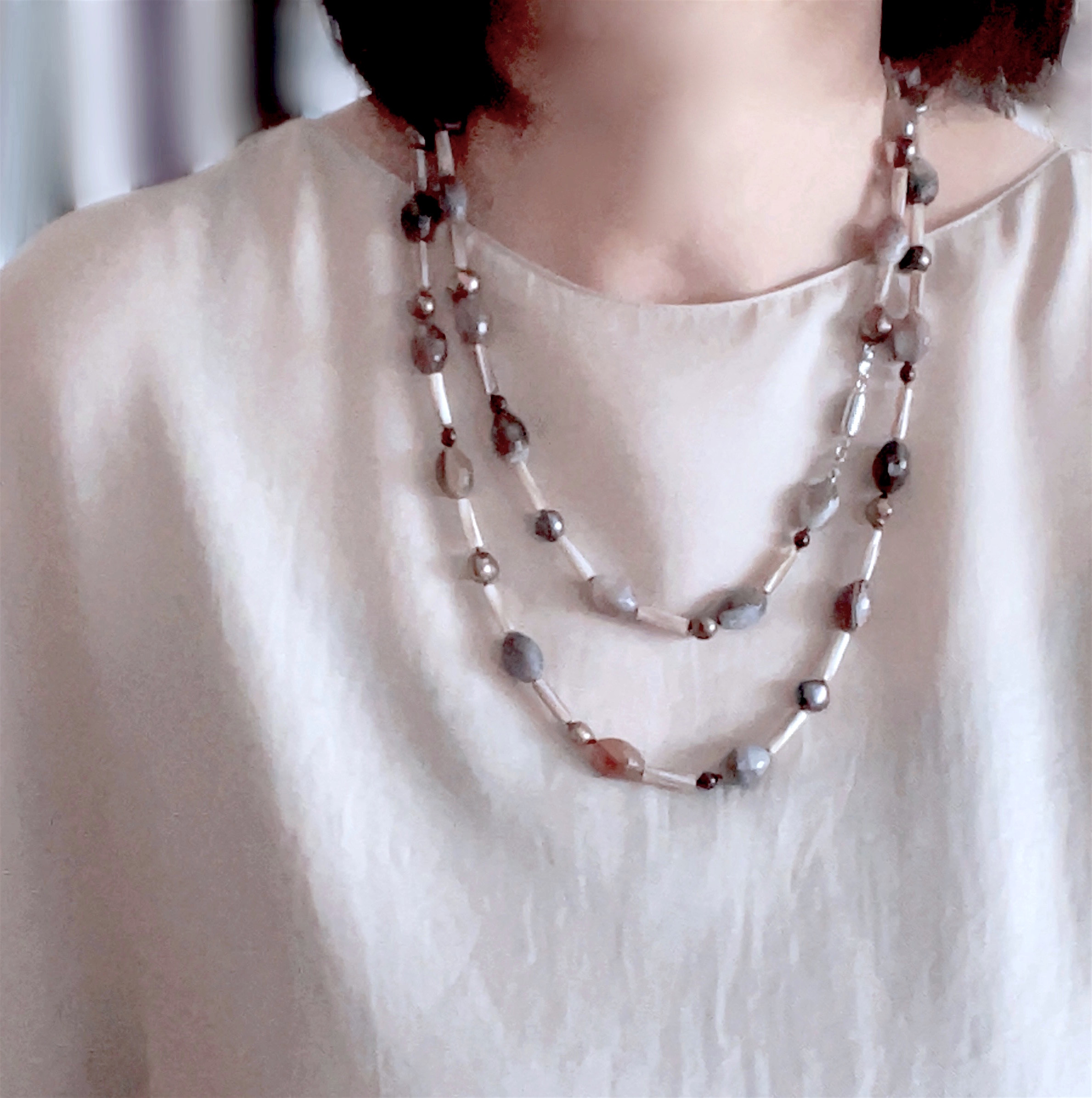 ボツワナアゲート・淡水パール・マザーオブパール 異素材をコラボしたロングネックレス　1点もの