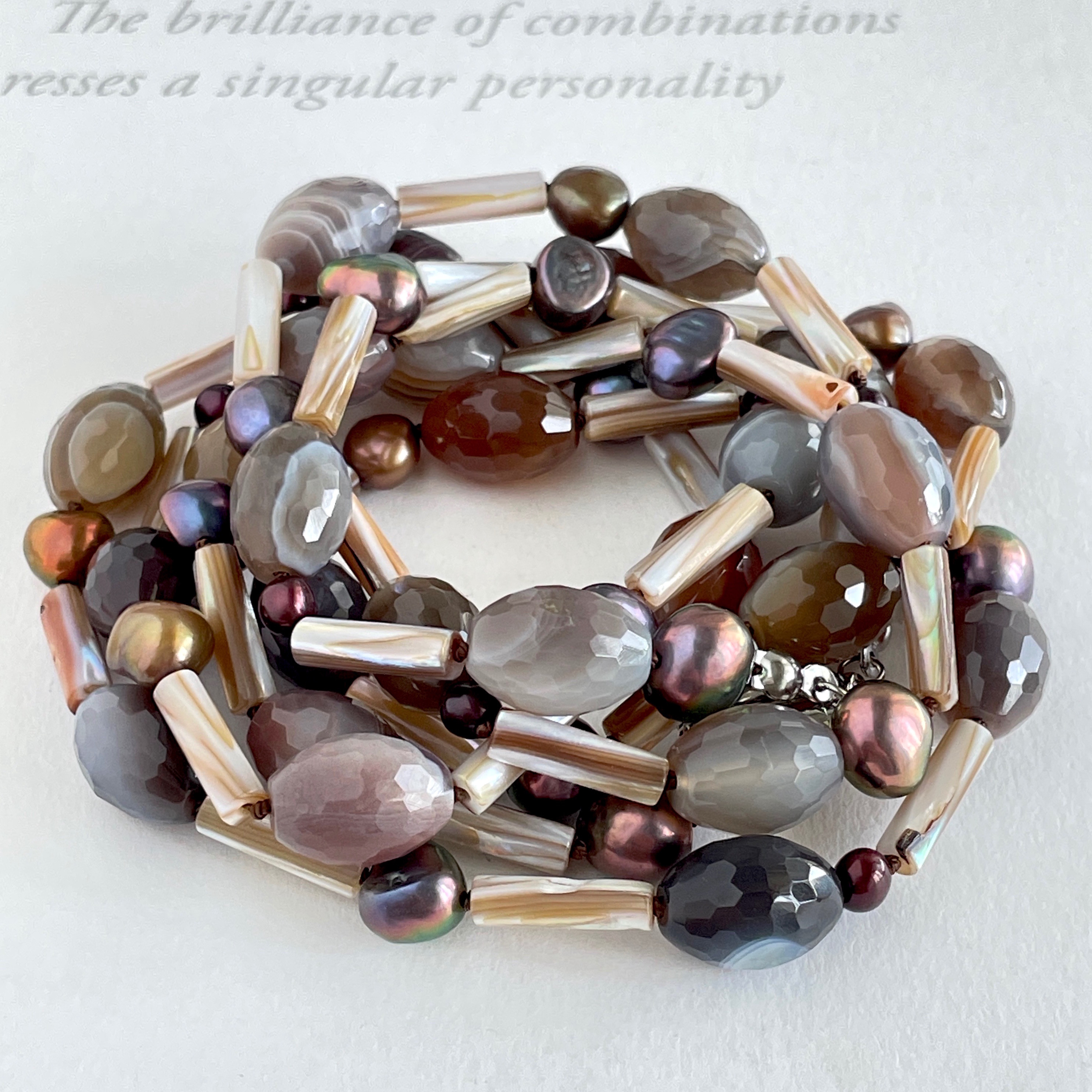 ボツワナアゲート・淡水パール・マザーオブパール 異素材をコラボしたロングネックレス　1点もの