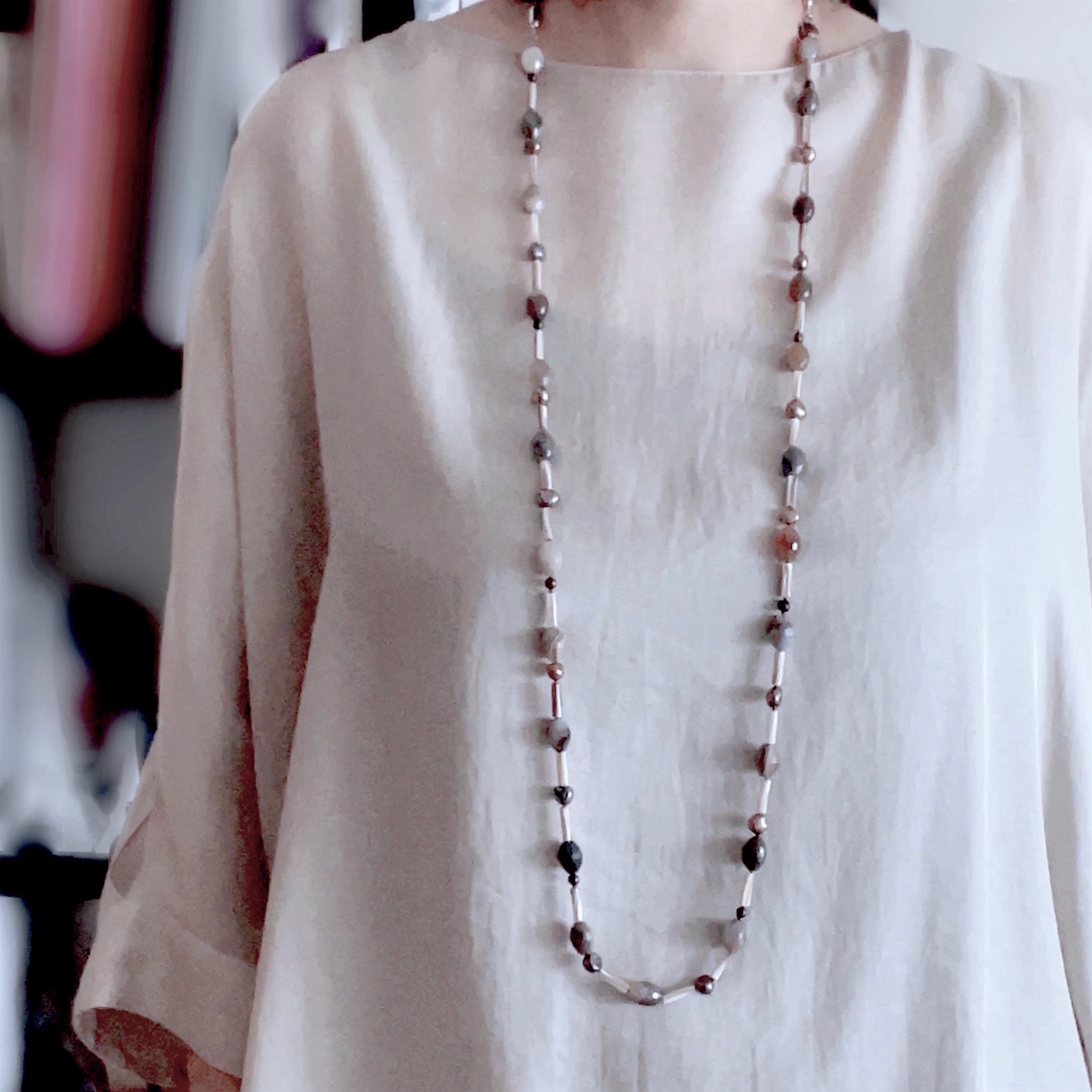 ボツワナアゲート・淡水パール・マザーオブパール 異素材をコラボしたロングネックレス　1点もの