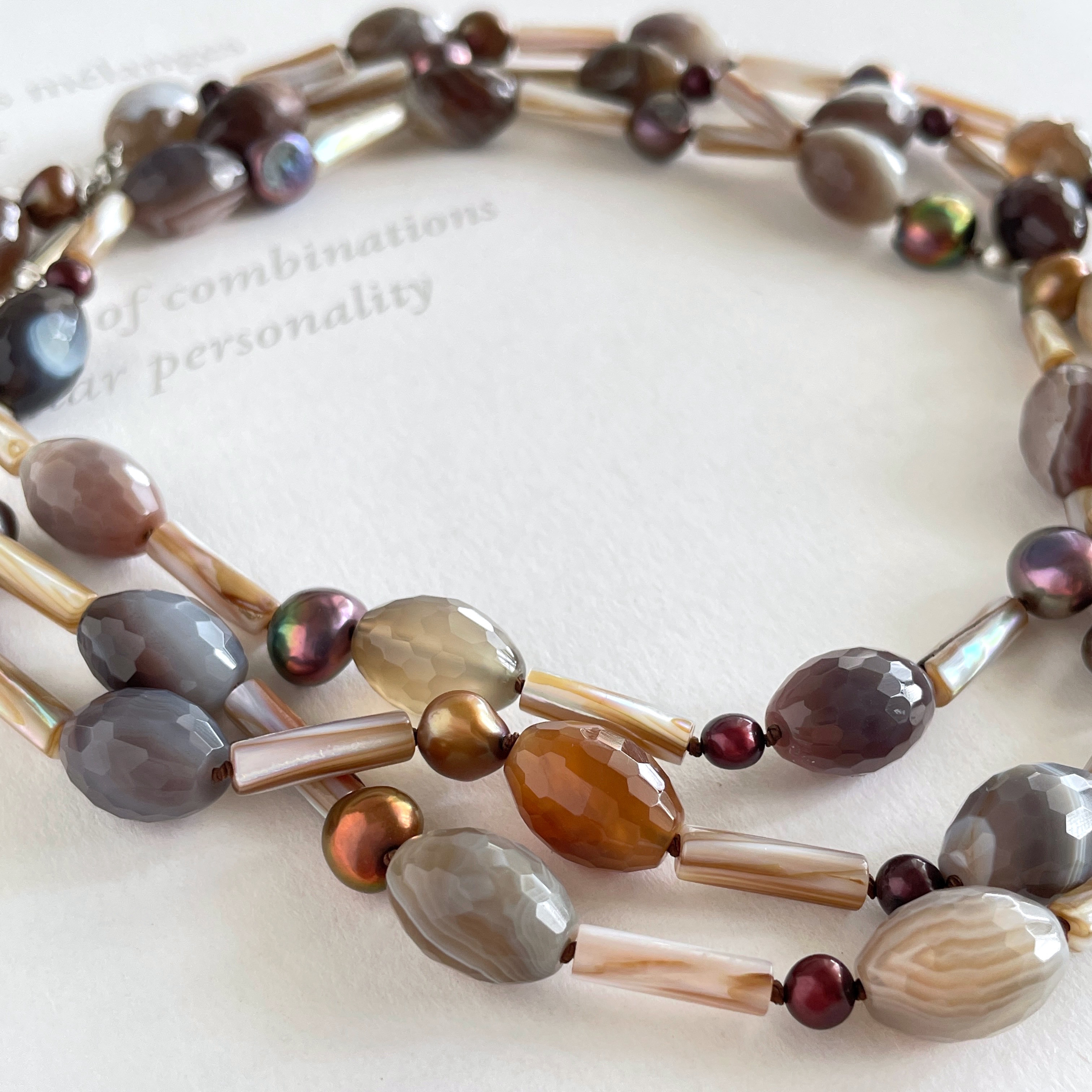 ボツワナアゲート・淡水パール・マザーオブパール 異素材をコラボしたロングネックレス　1点もの