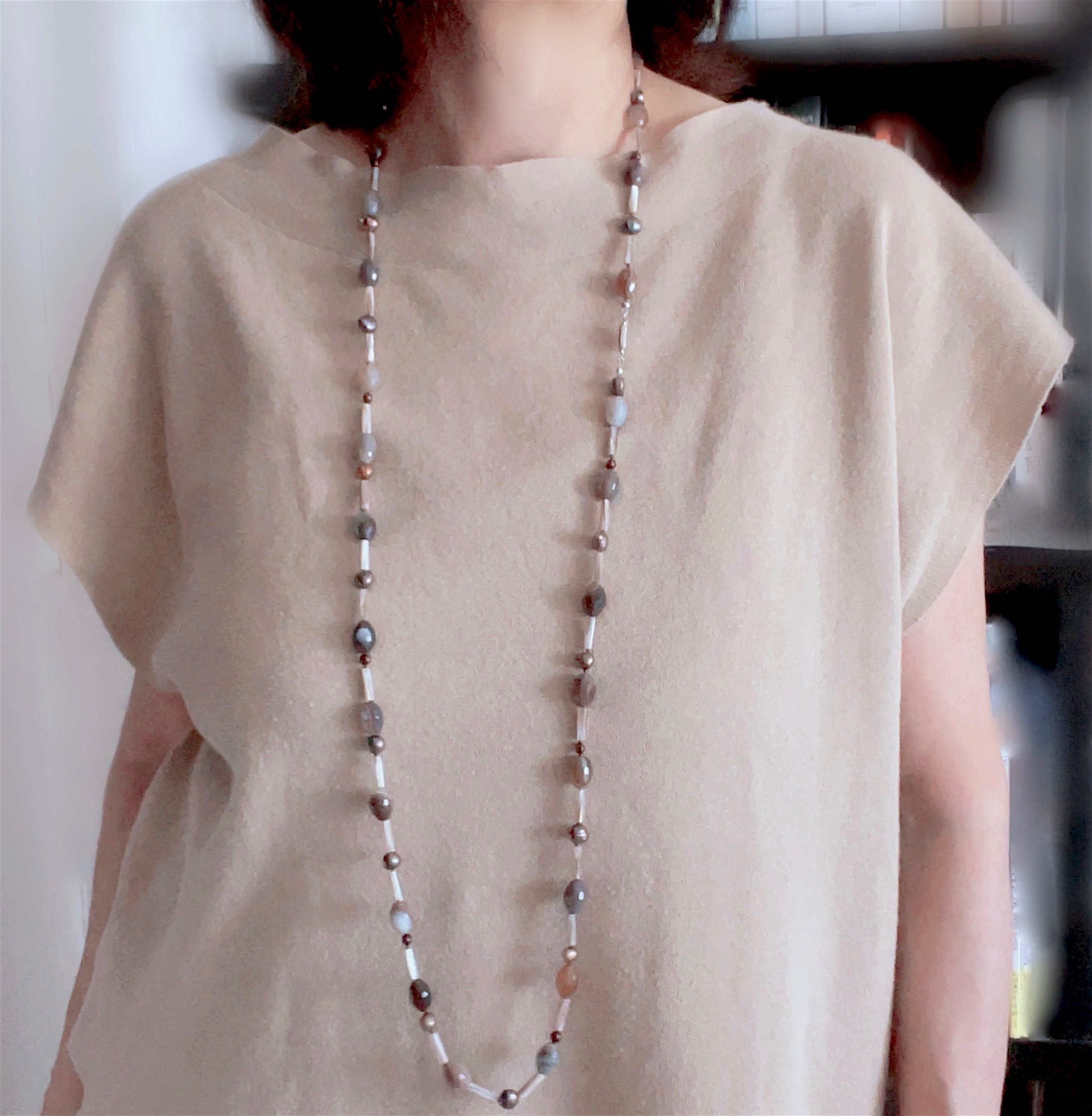 ボツワナアゲート・淡水パール・マザーオブパール 異素材をコラボしたロングネックレス　1点もの