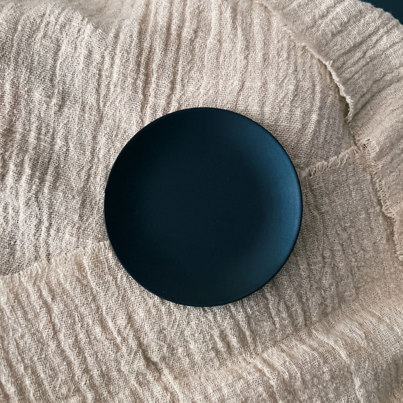 真鍮香立て（9穴）と黒マット鉄器プレート＋試験管入り線香付き 3枚目の画像