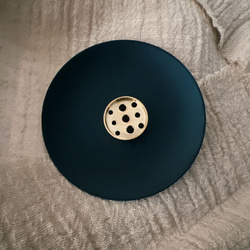 真鍮香立て（9穴）と黒マット鉄器プレート＋試験管入り線香付き 6枚目の画像