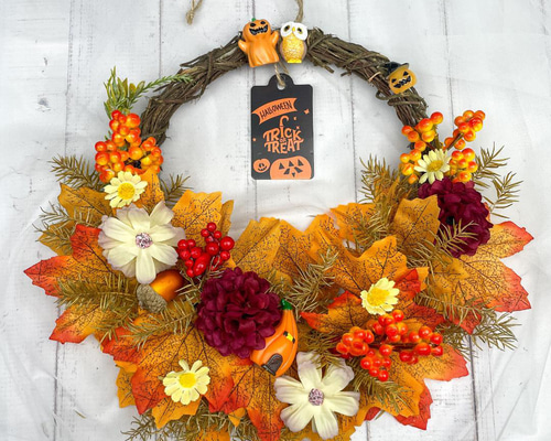 ハロウィンリース 秋色リーフと花飾り 30cm アートフラワー Hana 通販