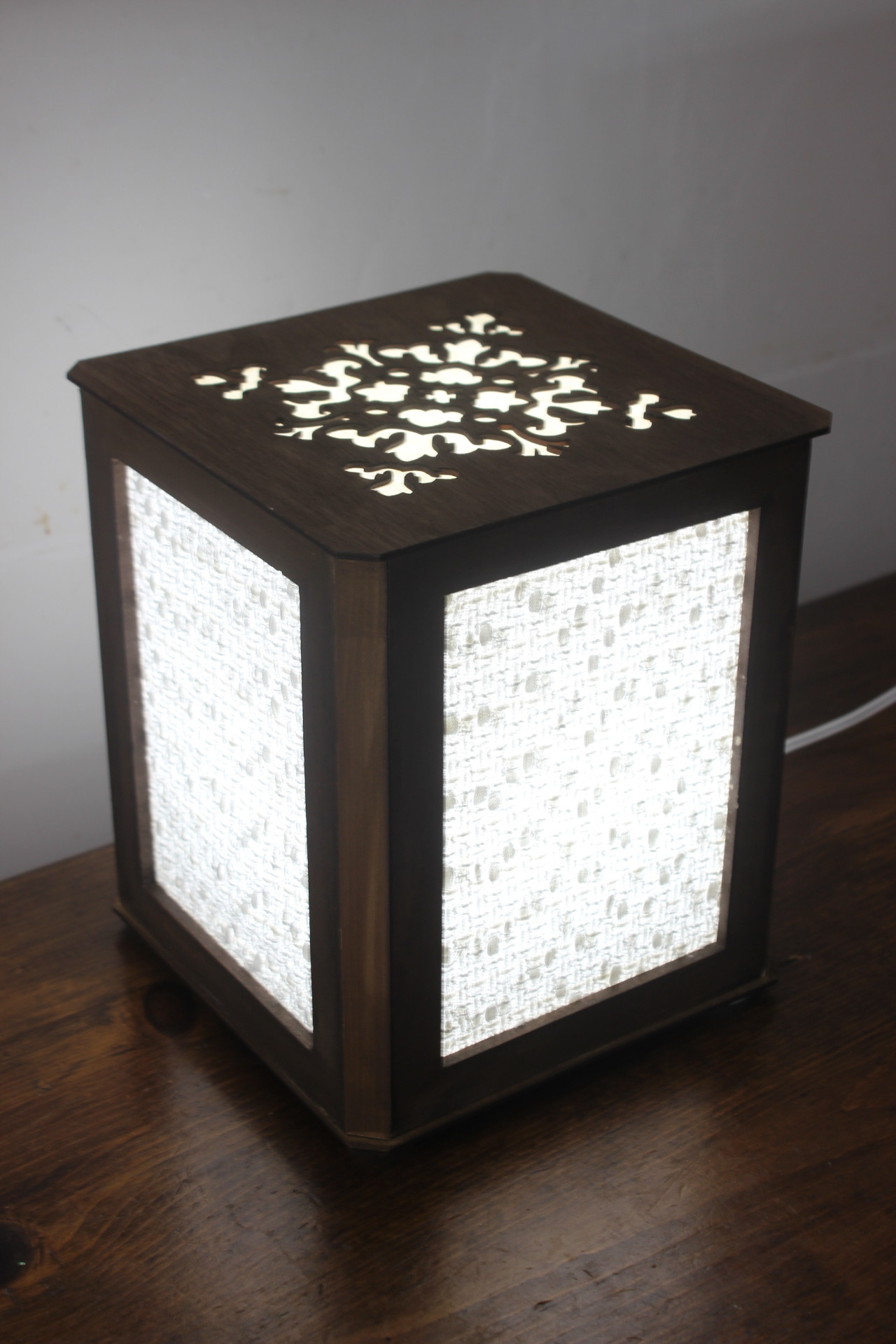 布×木のやさしい光  テーブルランプ — 癒しの空間をつくる ファブリックシェードライト F01-M