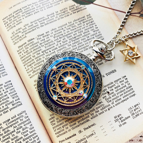魔術師の懐中時計ー太陽の魔法陣☼ ネックレス・ペンダント sorarium
