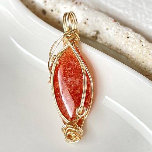 専用ページ☆天然石オレンジガーネット&レインボームーンストーン☆ワイヤーラップ オレンジの宝石 ヘッソナイトワイヤーラップチャームネックレス