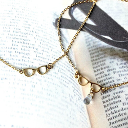 涙が追加できる　メガネ　のネックレス　（金色　ドロップ　個性的　ポップ　可愛い） 1枚目の画像