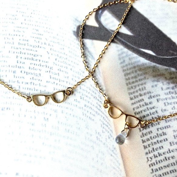 涙が追加できる　メガネ　のネックレス　（金色　ドロップ　個性的　ポップ　可愛い） 1枚目の画像