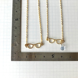 涙が追加できる　メガネ　のネックレス　（金色　ドロップ　個性的　ポップ　可愛い） 5枚目の画像