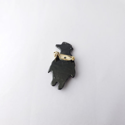 セーラー服のマゼランペンギン 漆ブローチ 4枚目の画像