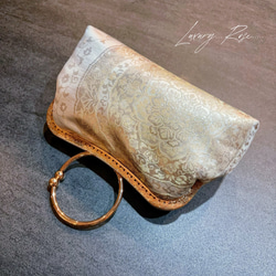 9月新作！気品漂う優しいゴールドオーロラ引箔加工【宝相華柄】最高級西陣帯バッグ　フォーマルバッグ　パーティーバッグ 10枚目の画像