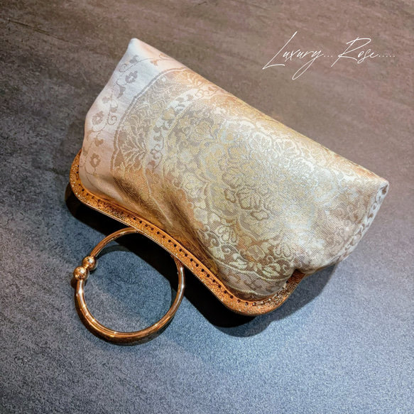 9月新作！気品漂う優しいゴールドオーロラ引箔加工【宝相華柄】最高級西陣帯バッグ　フォーマルバッグ　パーティーバッグ 10枚目の画像