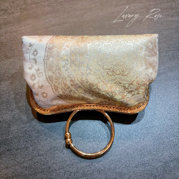 9月新作！気品漂う優しいゴールドオーロラ引箔加工【宝相華柄】最高級西陣帯バッグ　フォーマルバッグ　パーティーバッグ 7枚目の画像