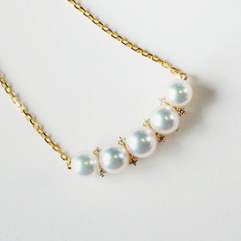 ルミナフラワーシリーズ 18Kゴールドネックレス 4-5mm 日本製アコヤ天然海水真珠 無着色 絶妙なデザイン