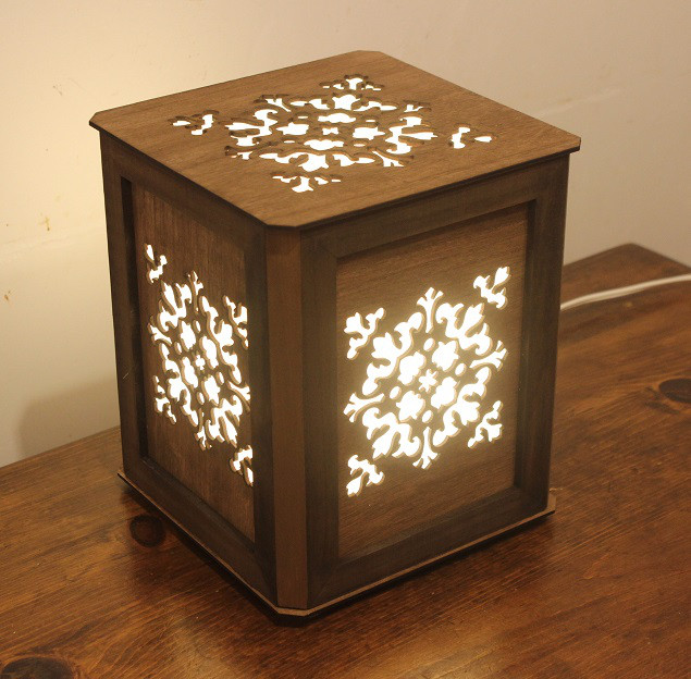 シルエットランプ　アラベスク　ダマスク　 LEDの灯りで香るランプ　 18.5cmX18.5cmX20cm
