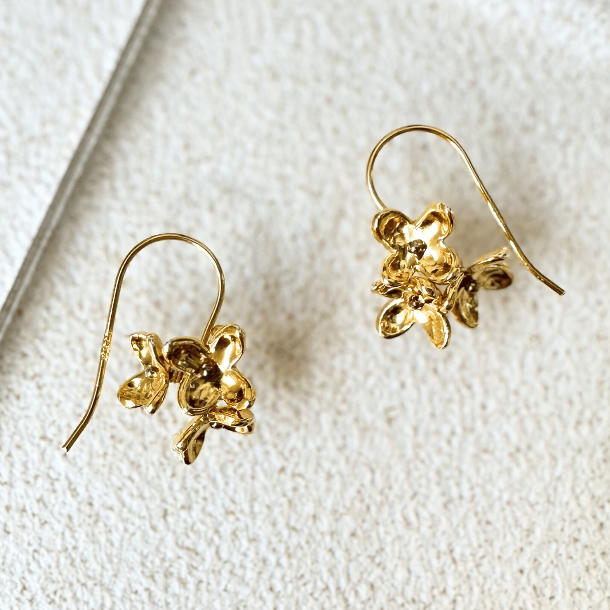 ピアス　イヤリング　金木犀　銀木犀　小さめ　揺れる　プレゼント 5,685円