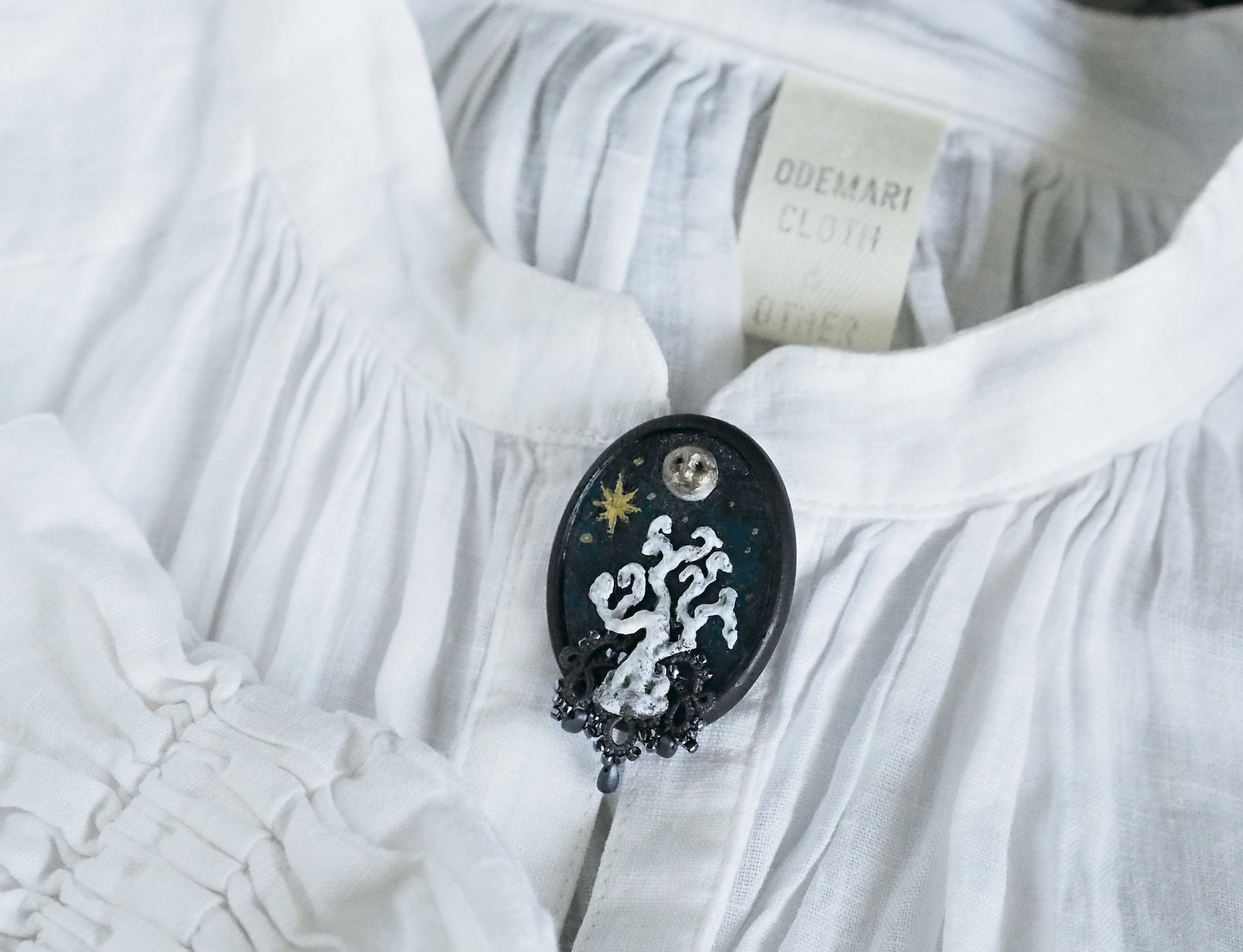 夜の森のブローチ【黒A】