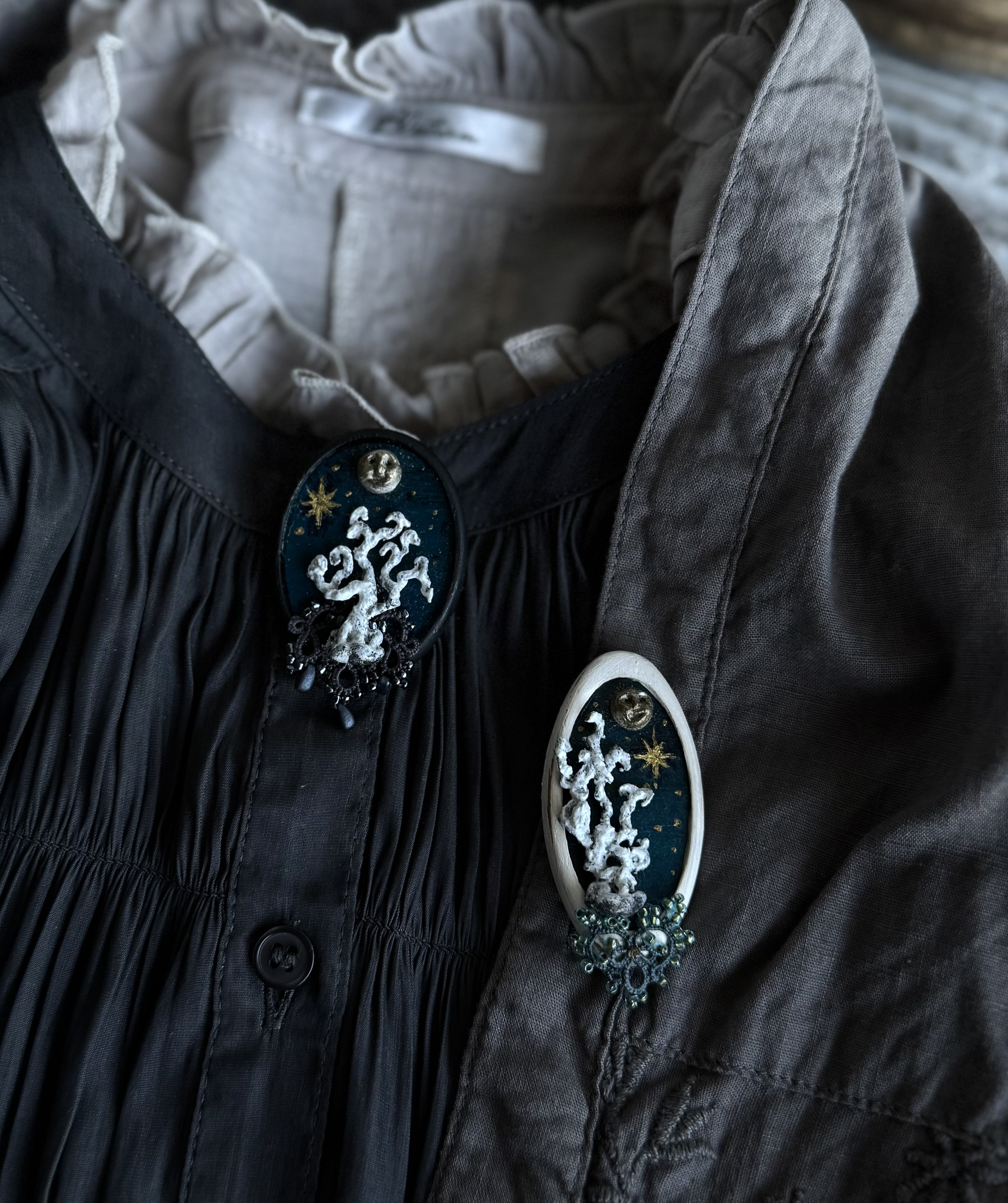 夜の森のブローチ【黒A】