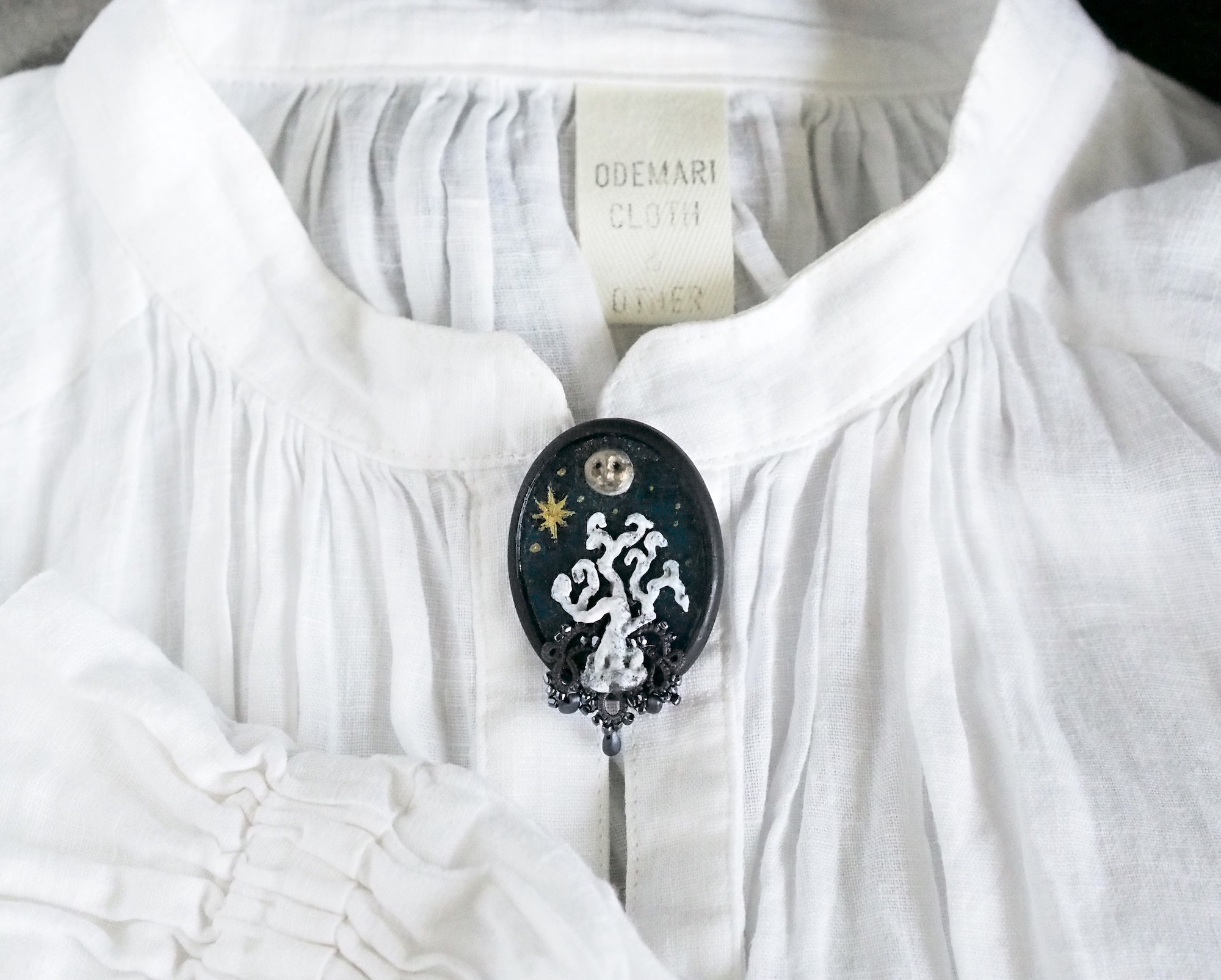 夜の森のブローチ【黒A】