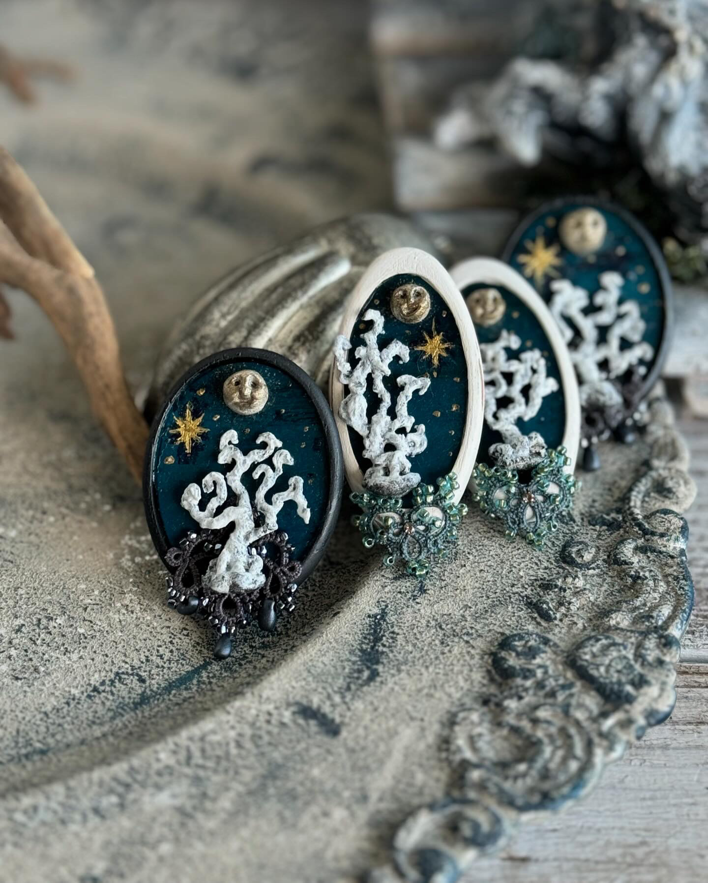 夜の森のブローチ【黒A】