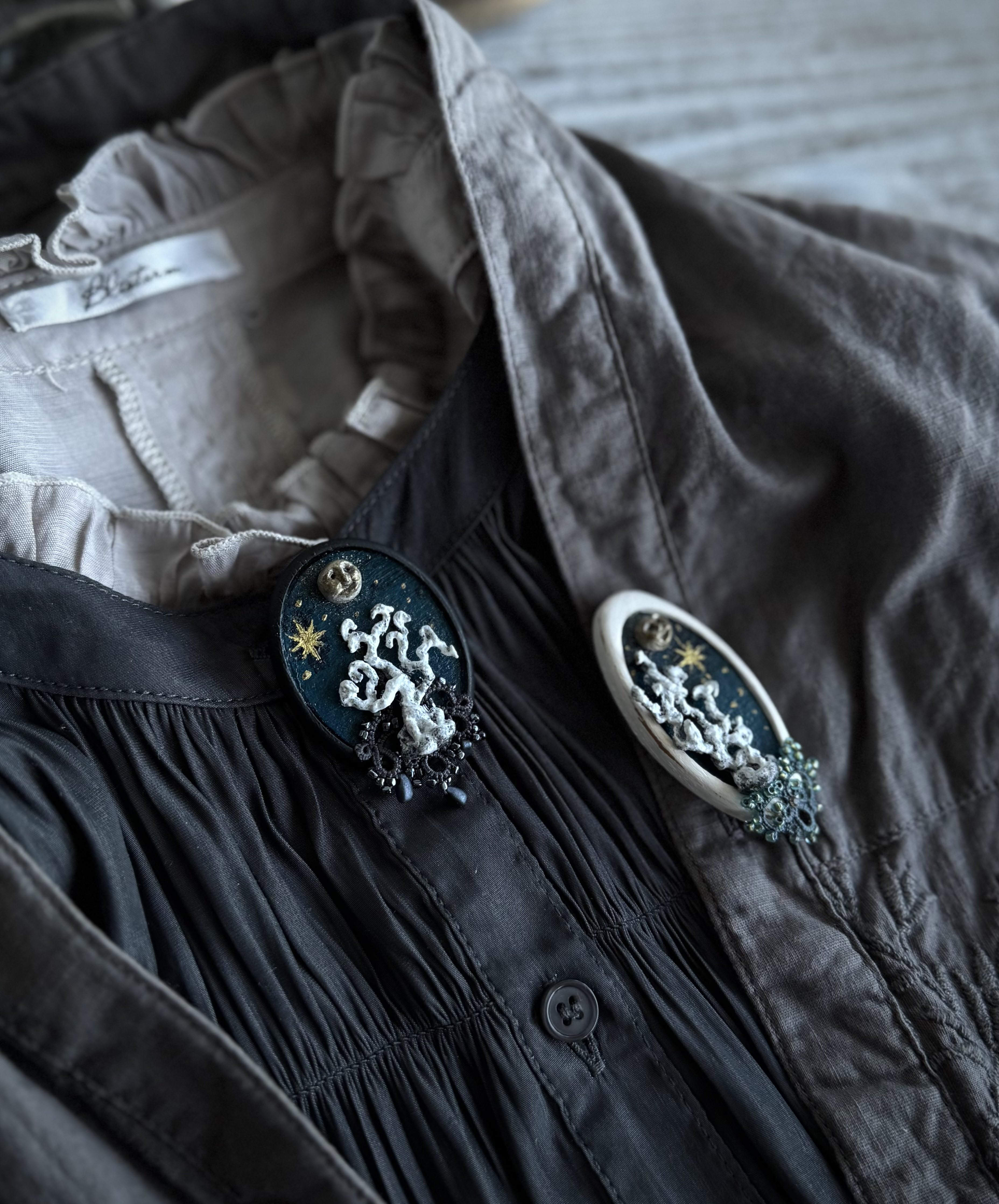 夜の森のブローチ【黒A】