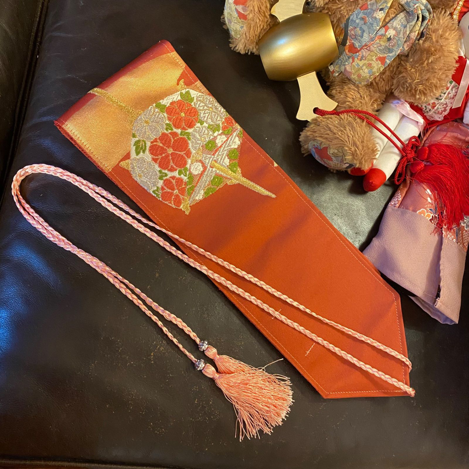 着物リメイク セミロング ワンピース｜洗える化繊素材＆名古屋帯 深い墨黒の地に、愛らしい花文  KW-1075