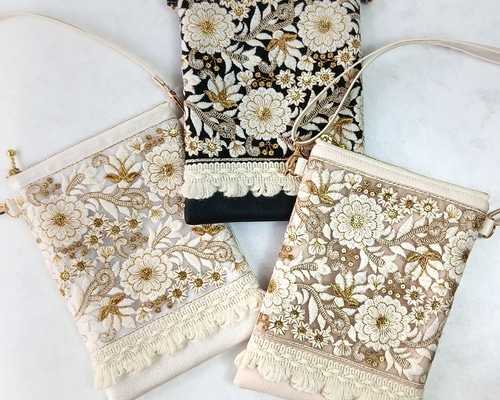 チュールインド刺繍リボンと合成皮革のスマホポシェット スマホ