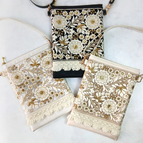 チュールインド刺繍リボンと合成皮革のスマホポシェット スマホ
