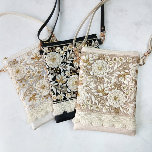 チュールインド刺繍リボンと合成皮革のスマホポシェット スマホ