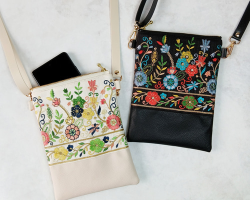 インド刺繍リボンと合成皮革のスマホポシェット カラフルガーデン