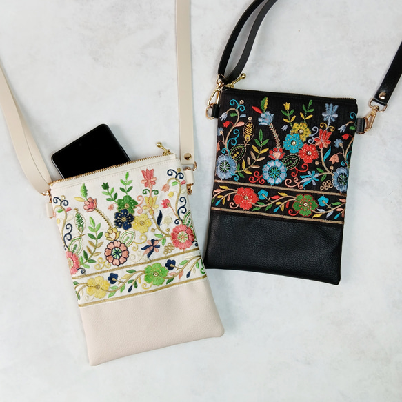 インド刺繍リボンと合成皮革のスマホポシェット カラフルガーデン