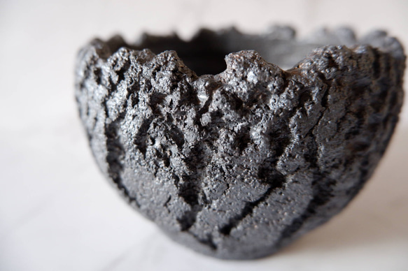 4号黒金彩裂紋鉢246　塊根植物　多肉植物　アガベ　盆栽　植木鉢　作家鉢　鉢皿　沖縄 2枚目の画像