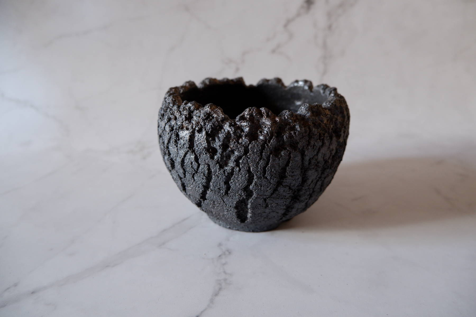 4.5号黒金彩裂紋鉢247　塊根植物　多肉植物　アガベ　盆栽　植木鉢　作家鉢　鉢皿　沖縄